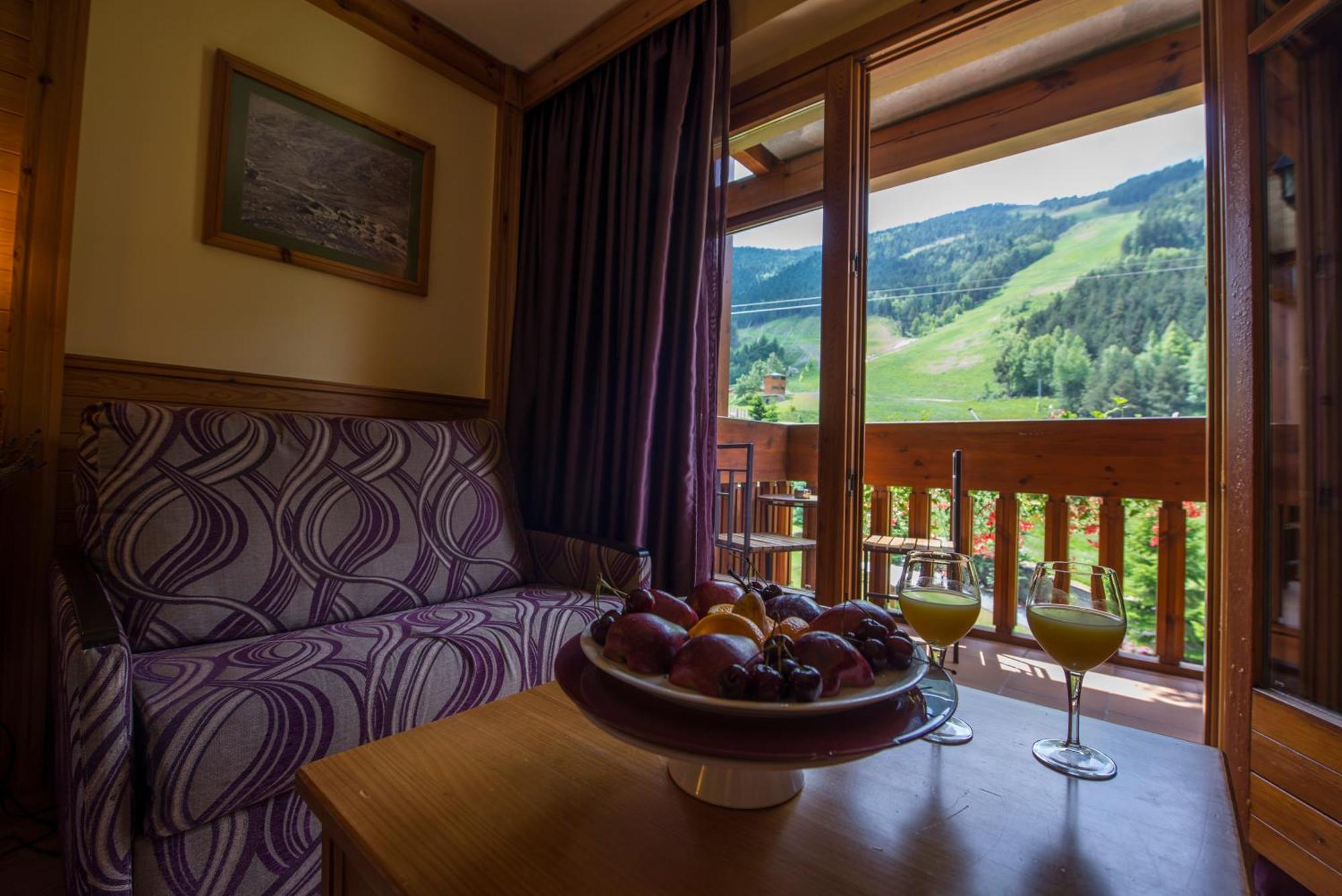 Twin Room Ski Slopes views,1440645757:JPEG